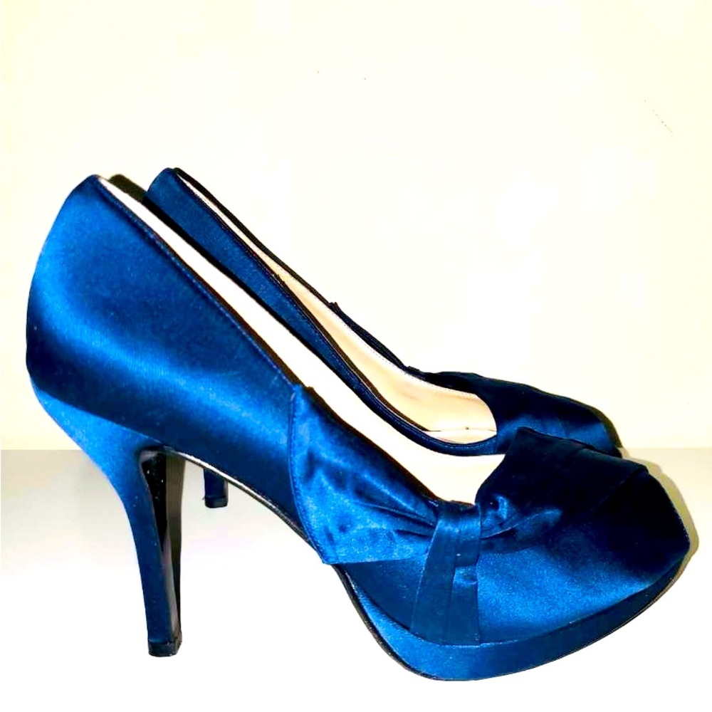 CAPARROS Satin Fabric Upper Women Peep-Toe Shoes Mid-Heel Size: 10 EUC